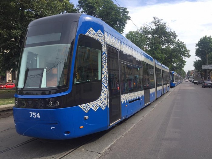 3 700-525